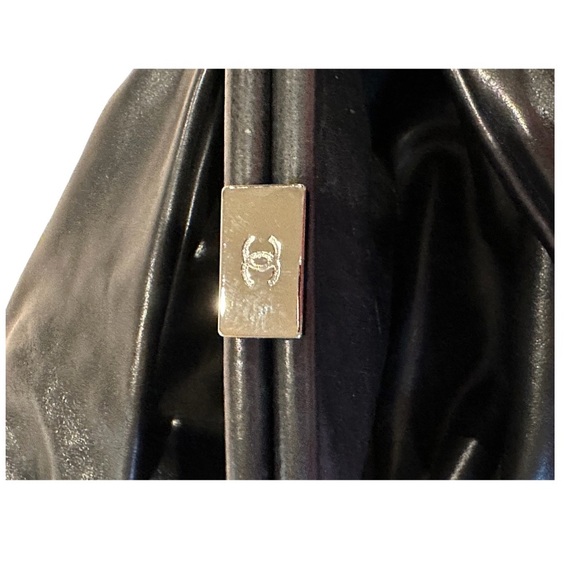 Chanel Rock and Chain Hobo - Picture 7 of 16